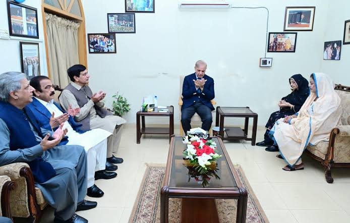 PM Shehbaz visits residence of Rana Mubashir Iqbal to offer condolences on passing of his cousin